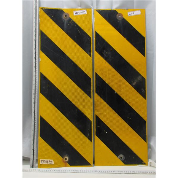 2 Highway Dead End Signs