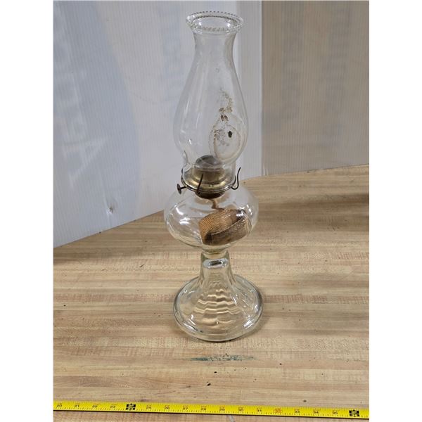 Glass oil lamp with chimney
