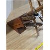 Image 3 : Knife block, knives, stool