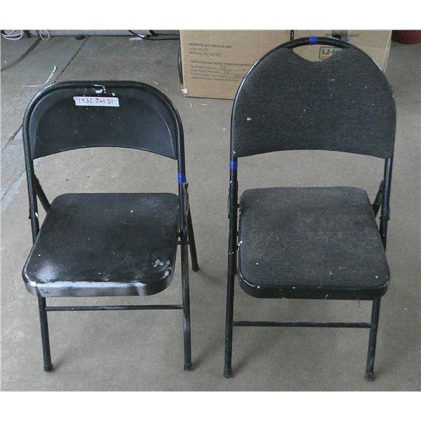 2 folding chairs