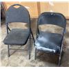 Image 3 : 2 folding chairs