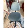 Image 4 : adjustable office chair