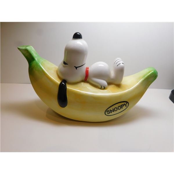 SNOOPY ON A BANANA CERAMIC COIN BANK VINTAGE, 1966