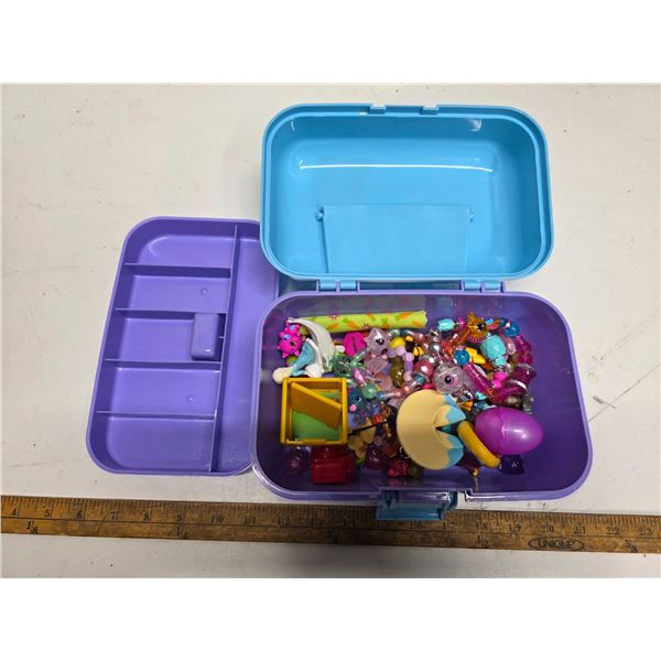 Frozen case with bracelets and toys