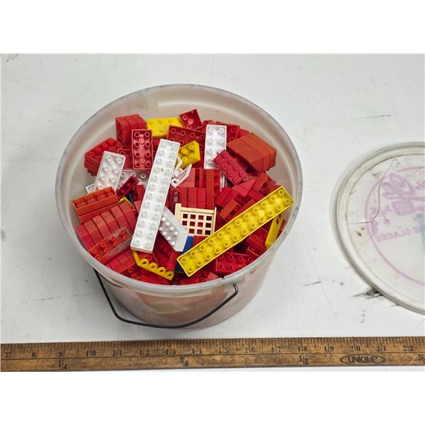 Lot of vintage building blocks