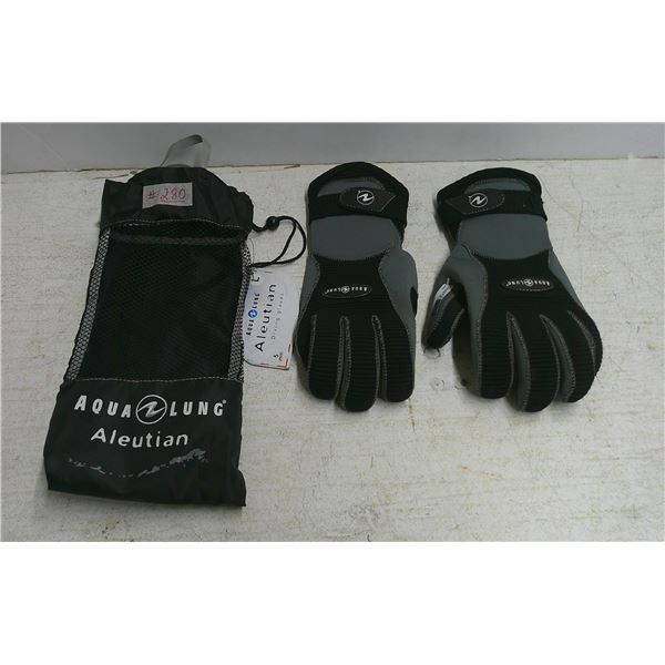 280: Diving gloves, size L, never used. Excellent condition.