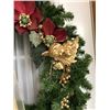Image 5 : 300: Large Christmas wreath with 2 identical pairs of gold-coloured cherubs. 24” (61.5 cm)
