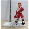 Image 1 : Big Shot Hockey Player Figure