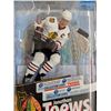 Image 2 : NHL McFarlane Series 24 Jonathan Toews  Hockey Figure
