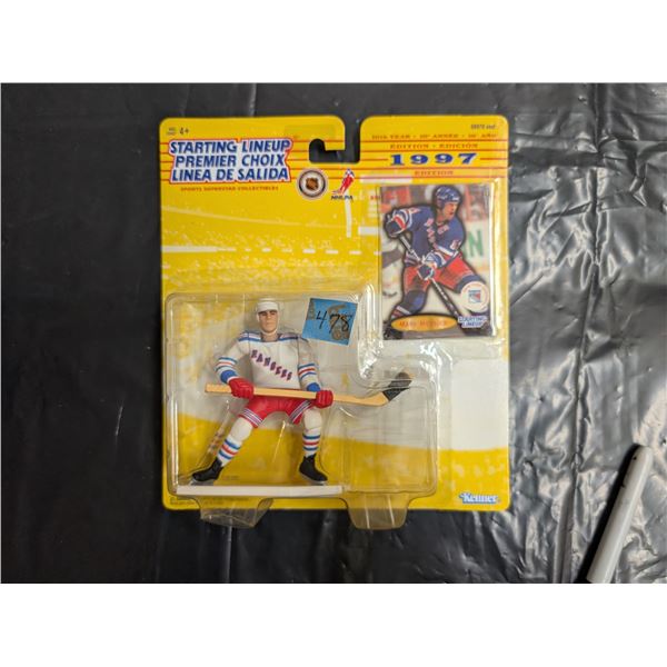 1997 Mark Messier Starting line Up Card Plus Figure