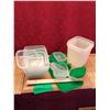 Image 2 : Plastic storage containers