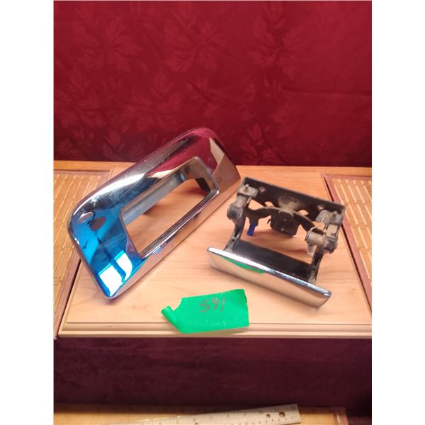 2009 GM tailgate handle and bezel. Removed to install locking handle.