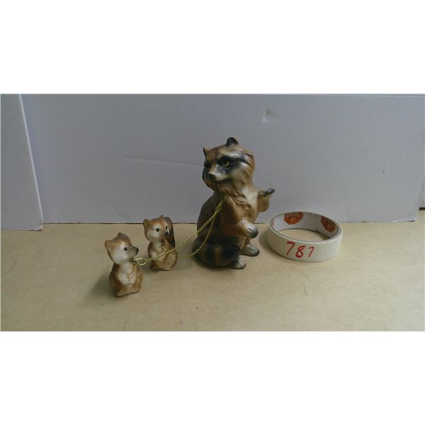racoon w/ young on chain