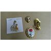 Image 3 : (4) brooches, giraffe, mask, flower design