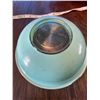Image 3 : Vintage Pyrex Bowls