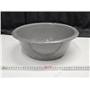 Image 1 : Graniteware Wash Basin Excellent Condition
