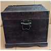 Image 4 : 23"x16"x14-27" Wooden Chest w/ Unique Design