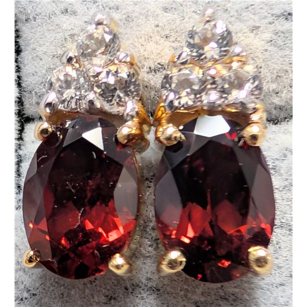 SILVER (1.94g) GENUINE GARNET (2ct) EARRING