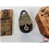 Image 5 : Vintage Mouse Traps (7) & Mosquito Joke Traps (3)