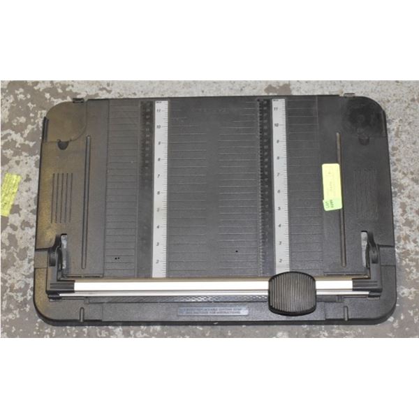 12X18 PAPER/FABRIC CUTTING BOARD