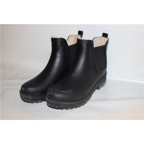 TRETORN CHELSEA BOOTS SIZE 8