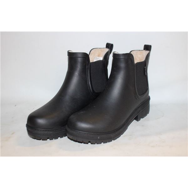 TRETORN CHELSEA BOOTS SIZE 8