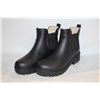 Image 1 : TRETORN CHELSEA BOOTS SIZE 8