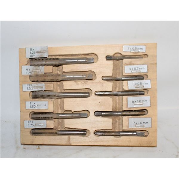 VINTAGE ACE TAP DRILL SET IN WOOD CASE