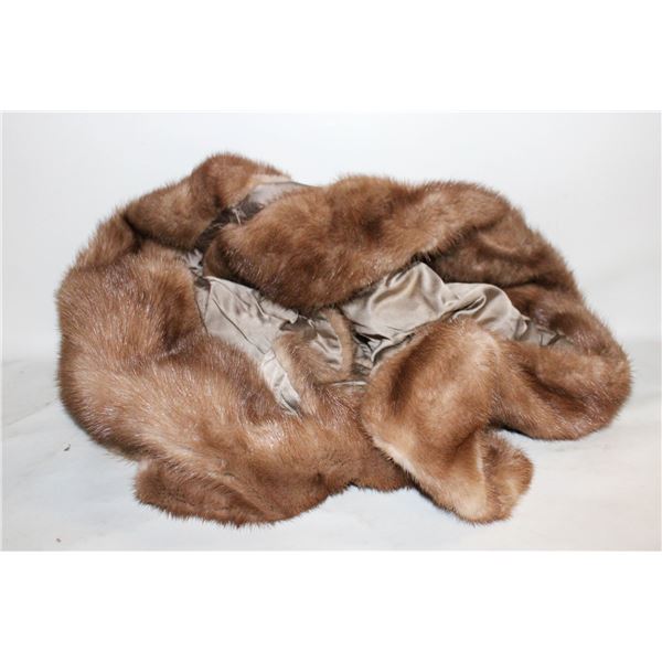 ESTATE VINTAGE MEEKLING FURS MINK STOLE