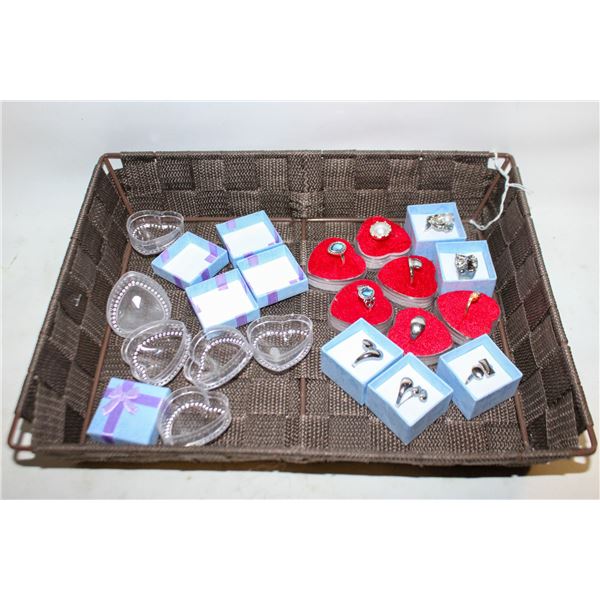 LOT OF 11  ESTATE RINGS