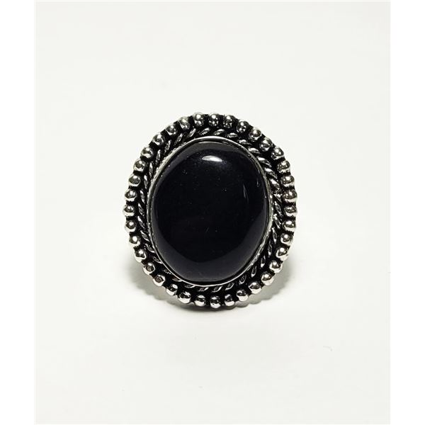 10)  NATURAL OVAL BLACK ONYX RING, SIZE8,