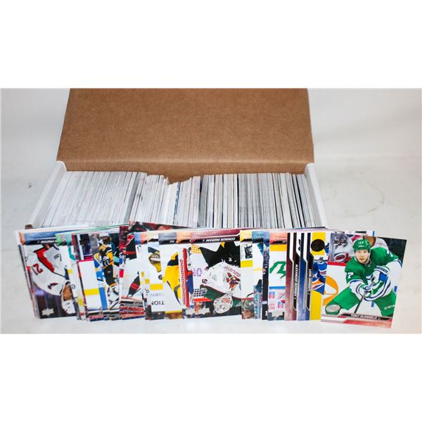 LOT FO 500 +HOCKEY CARDS - NHL BASE CARDS