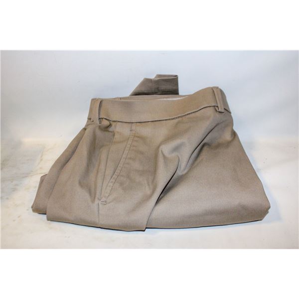 NEW HAGGAR PREMIUM KHAKIS 38 X 30