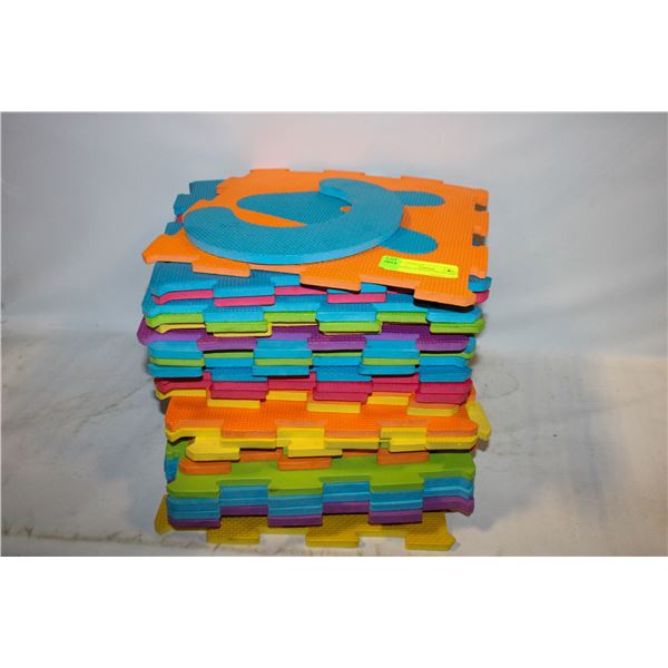 4 – INTERLOCKING FOAM SQUARES W/