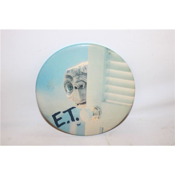 LARGE 1982 E.T. PIN BACK BUTTON