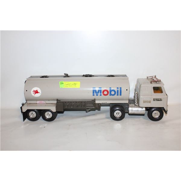 ERTL VINTAGE SEMI-TRUCK OIL HAULER RIG