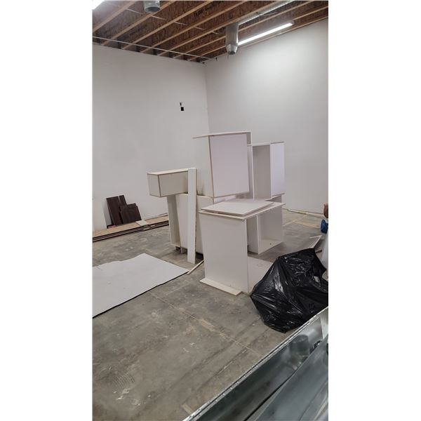 *OFFSITE* LOT OF CABINETS