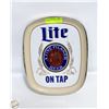 Image 1 : PILSNER LITE ON TAP VINTAGE PLASTIC 13"