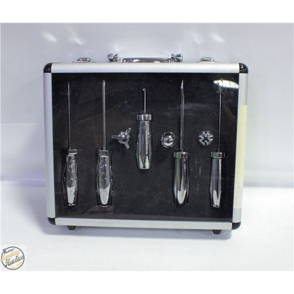 CHROMED SCREWDRIVERS IN CASE