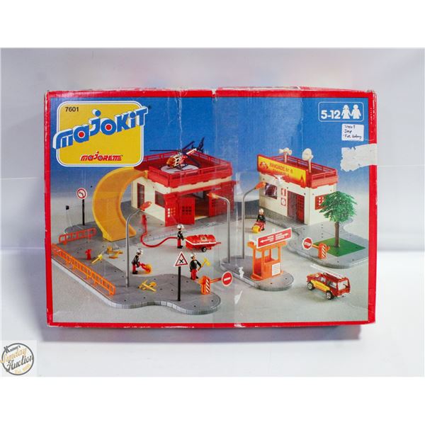 MAJOKIT 7601 SHORT JEEP, FIRE EXT.