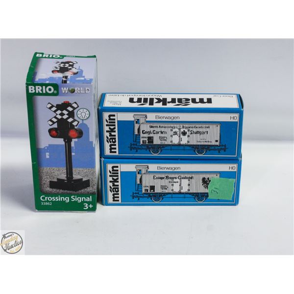 (31) MARKLIN HO TRAIN CARS LOT OF THREE