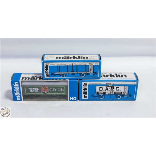 (33) MARKLIN HO TRAIN CARS LOT OF THREE