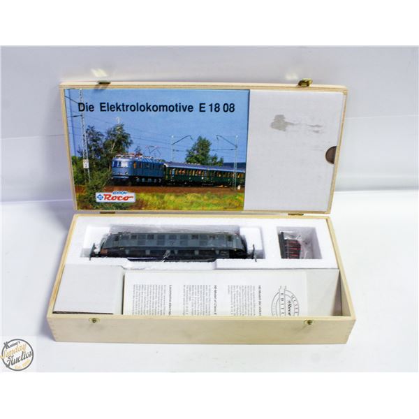 (15) ROCO MUSEUM EDITION HO TRAIN IN