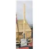 Image 1 : 2 SHOVELS SOLD WITH RAKE
