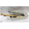 Image 1 : TOTE HACKSAW LEVEL CROWBAR & AXE