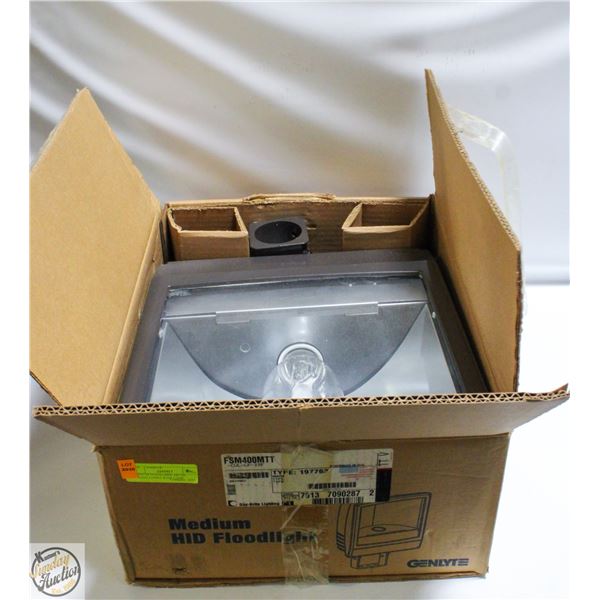 MEDIUM FLOOD 400W METAL HALIDE COMES WITH LAMP