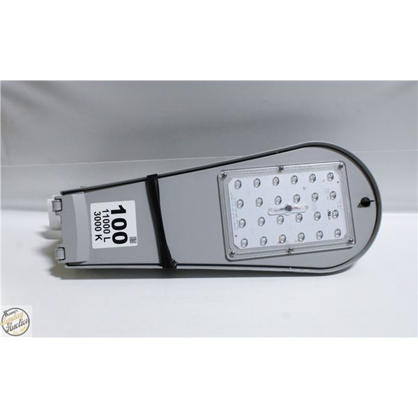 NEW 100 WELD YARD LIGHT