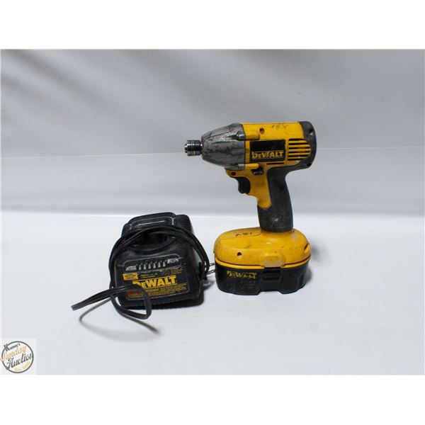 DEWALT HEAVY DUTY 1/4" IMPACT W. BATTERY & CHARGER