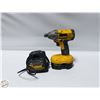 Image 1 : DEWALT HEAVY DUTY 1/4" IMPACT W. BATTERY & CHARGER