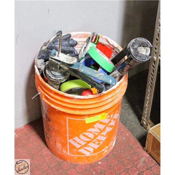 BUCKET OF DRYWALLING SUPPLIES NEW+USED